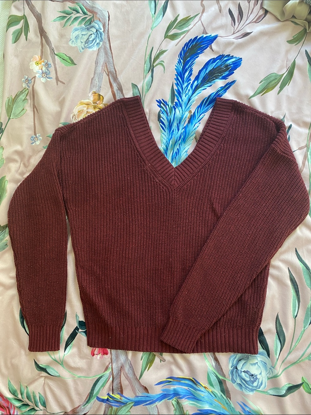 Gentle Fawn Women's V-Neck Sweater in Burgundy